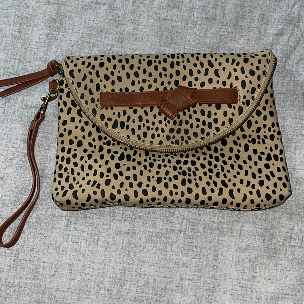 Universal thread wristlet